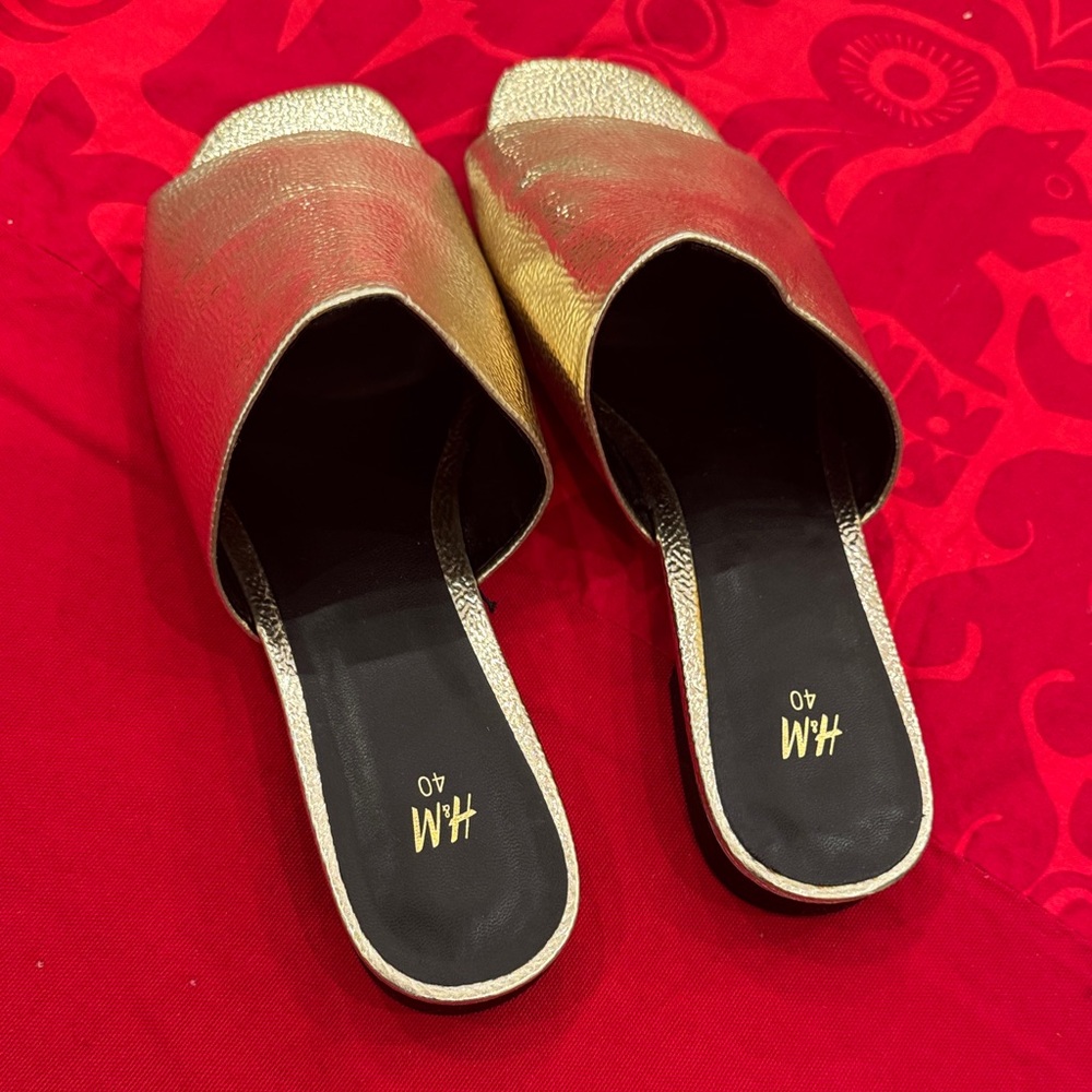 H&M Shimmering silver Slide Sandals Women’s size 40 or 8 1/2 NEW never worn - Picture 3 of 6